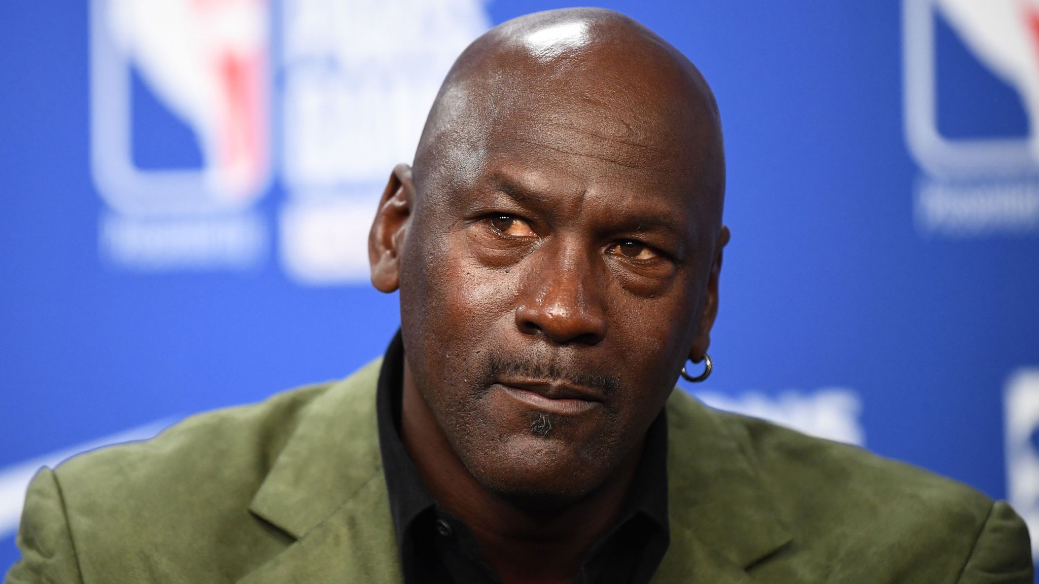 straf Vag Glæd dig Michael Jordan 'truly pained and plain angry' over George Floyd's death |  NBA News | Sky Sports