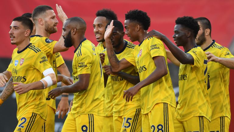 oe Willock celebrates scoring the 2nd Arsenal goal with (R) Bukayo Saka, (L) Hector Bellerin, (2ndL) Alex Lacazette and (3rdL) Pierre-Emerick Aubameyang during the Premier League match between Southampton FC and Arsenal FC at St Mary's Stadium on June 25, 2020 in Southampton, England. (