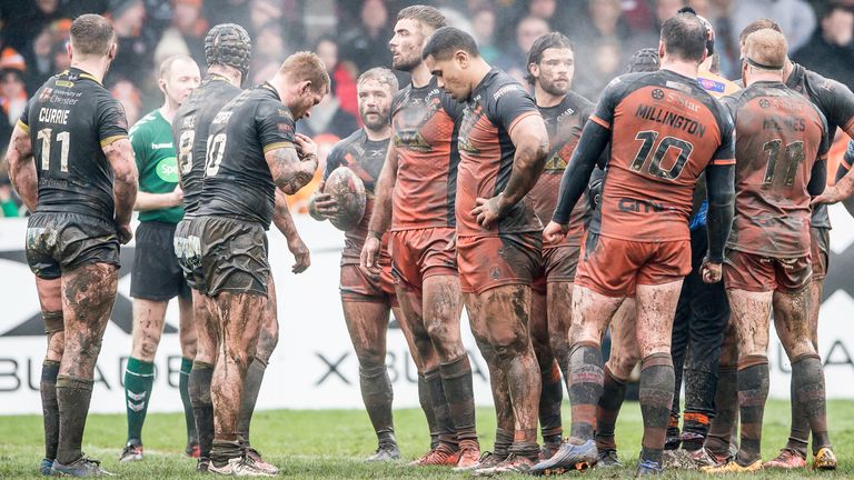 Picture by Allan McKenzie/SWpix.com - 02/04/2018 - Rugby League - Betfred Super League - Castleford Tigers v Warrington Wolves - the Mend A Hose Jungle, Castleford, England - Castleford and Warrington prepare to scrum.