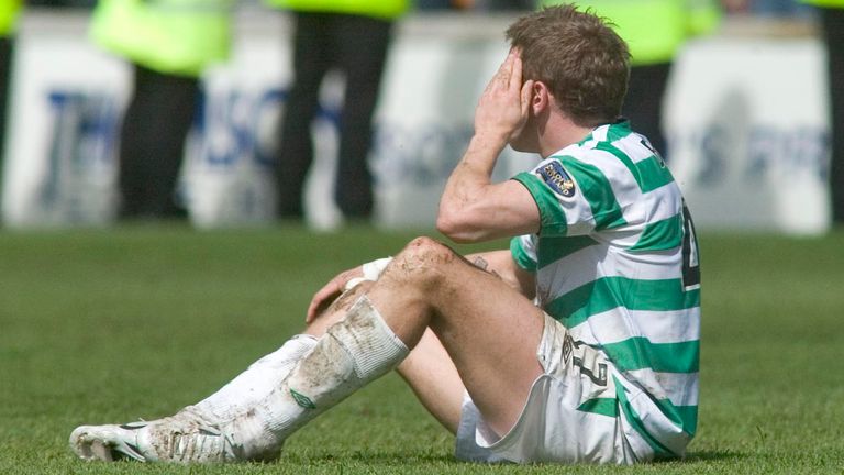 22/05/05 SPL.MOTHERWELL V CELTIC (2-1).FIR PARK - MOTHERWELL.Agony for Craig Bellamy as Celtic fail to take the title on a dramtic last dy in the SPL.