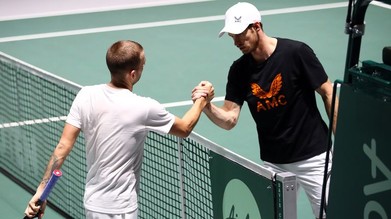 Dan Evans and Andy Murray will go head-to-head in the semi-finals of the Schroders Battle of the Brits tournament on Saturday