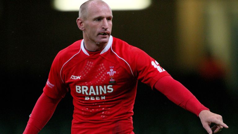 Wales back Gareth Thomas during the Friendly International Rugby Union Match between Wales and Argentina at the Millennium Stadium on August 18, 2007 in Cardiff, Wales. 