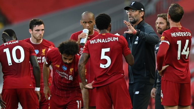 Jurgen Klopp issues instructions in a water break during Liverpool's win vs Crystal Palace