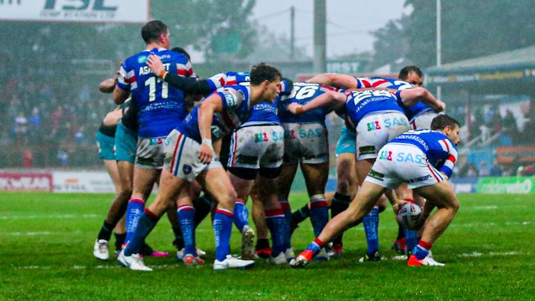 Picture by Alex Whitehead/SWpix.com - 07/06/2019 - Rugby League - Betfred Super League - Wakefield Trinity v Leeds Rhinos - The Mobile Rocket Stadium, Wakefield, England - Wakefield scrum.
