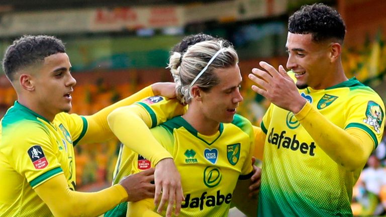 Norwich celebrate a goal against Man Utd