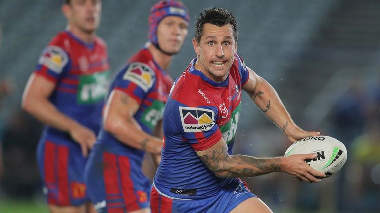 GOSFORD, AUSTRALIA - JUNE 13: Mitchell Pearce of the Knights runs with the ball during the round five NRL match between the Newcastle Knights and the Melbourne Storm at Central Coast Stadium on June 13, 2020 in Gosford, Australia. (Photo by Matt King/Getty Images)