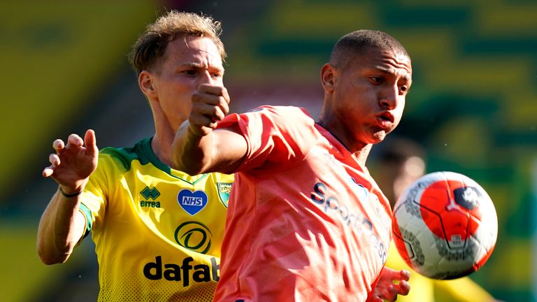 Richarlison of Everton is challenged by Ondrej Duda of Norwich 