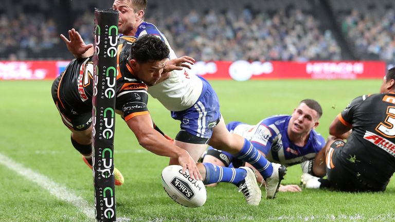 David Nofoaluma scores a try against Canterbury Bulldogs