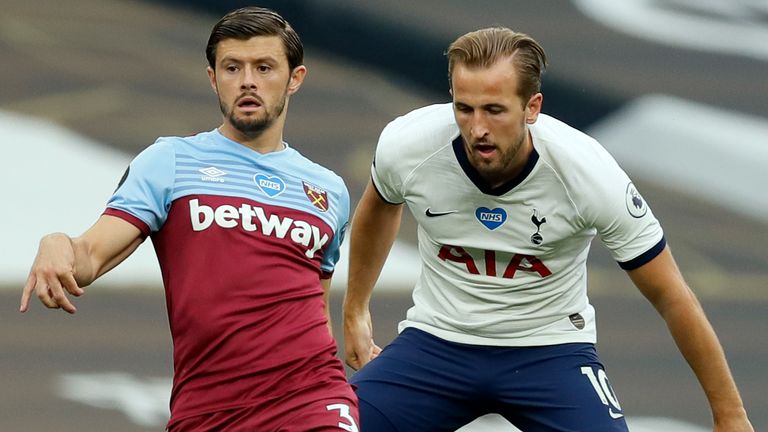 Aaron Cresswell holds off Harry Kane during Tottenham vs West Ham