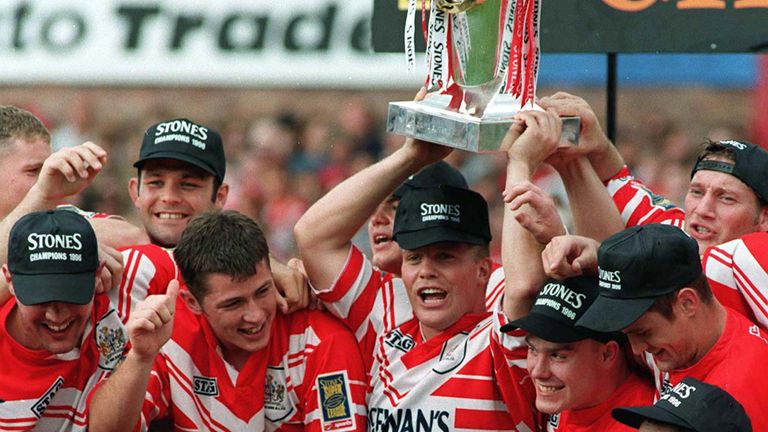 St.Helens Captain Bobbie Goulding and his side with the Super League Trophy after their victory over Warrington today to clinch the title. Photo by John Giles/PA.