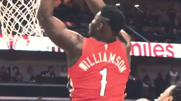 Zion Williamson scores with an alley-oop lay-in