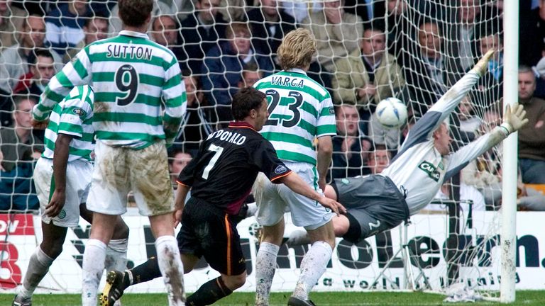 22/05/05 SPL.MOTHERWELL V CELTIC (2-1).FIR PARK - MOTHERWELL.Scott McDonald equalises for Motherwell as the championship slips away from Celtic.