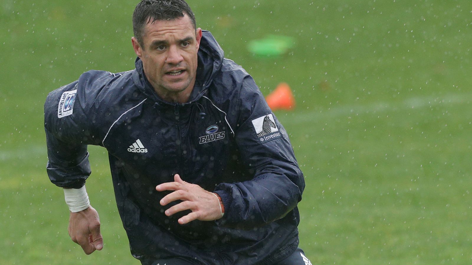 Calf injury prevents Dan Carter from making Blues debut