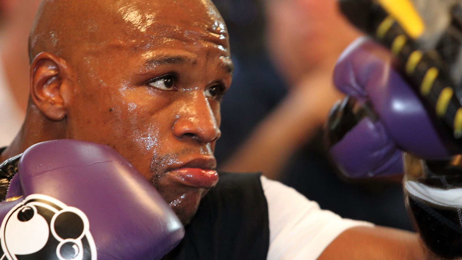 Floyd Mayweather sparring in the middle of the night 'If