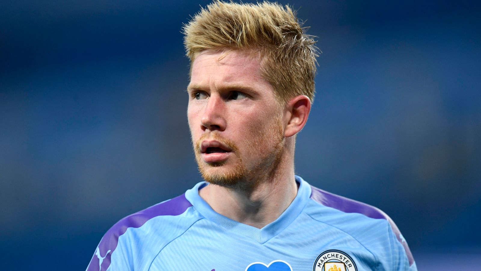  Kevin De Bruyne of Manchester City looking upfield to provide an assist during a soccer match.