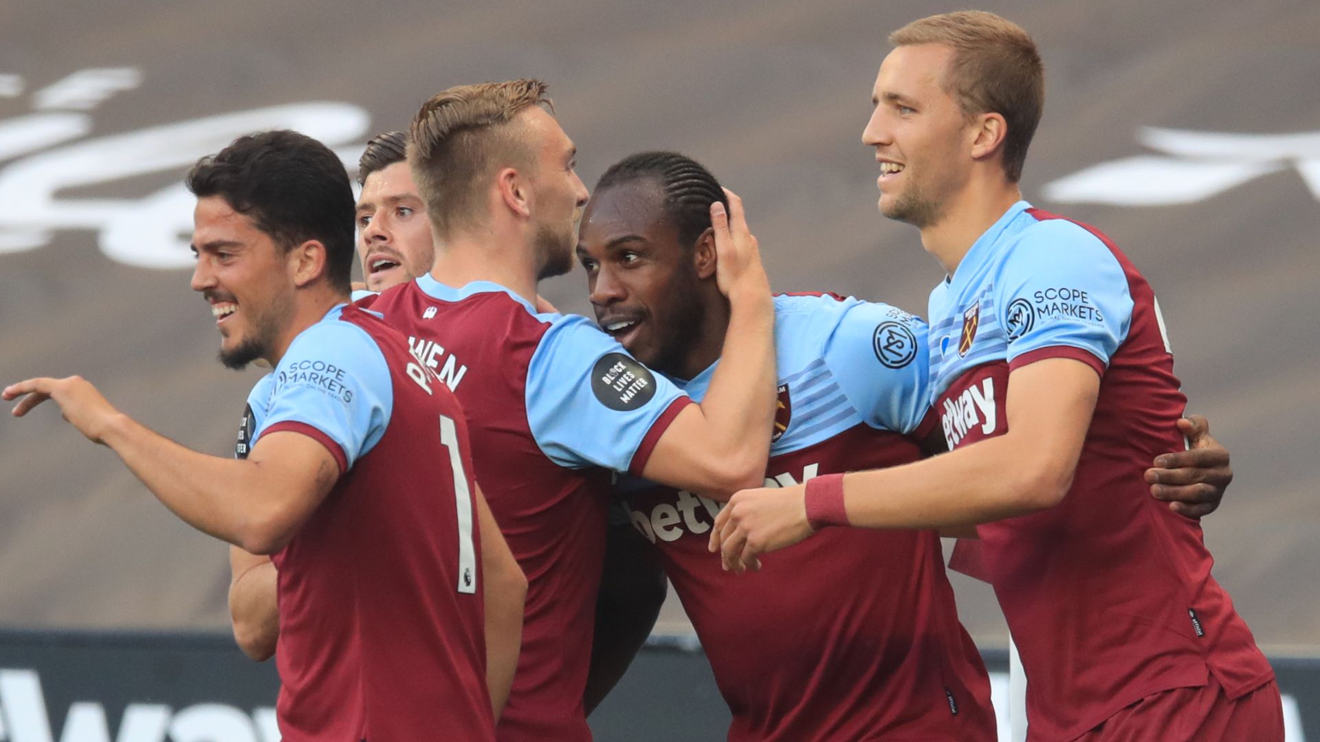 West Ham beat Watford to close in on PL safety