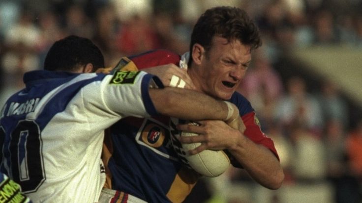 1 Aug 19997: Greg Barwick of London Broncos (right) is tackled by Hazam El Masri of Canterbury Bulldogs during the World Club Championship match at The Stoop, in London, England. Canterbury Bulldogs won the match 22-44. \ Mandatory Credit: John Gichigi /Allsport