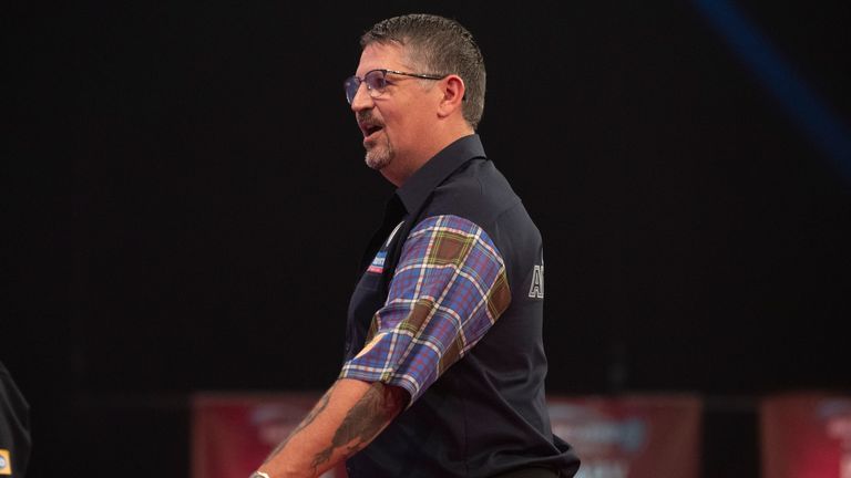 BETFRED WORLD MATCHPLAY 2020.MARSHALL ARENA,.MILTON KEYNES.PIC LAWRENCE LUSTIG.SEMI FINAL.GARY ANDERSON V MICHAEL SMITH.Gary Anderson IN ACTION