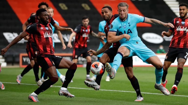 AFC Bournemouth v Tottenham Hotspur - Premier League - Vitality Stadium
Tottenham Hotspur's Toby Alderweireld (centre) has a shot on goal during the Premier League match at Vitality Stadium, Bournemouth.