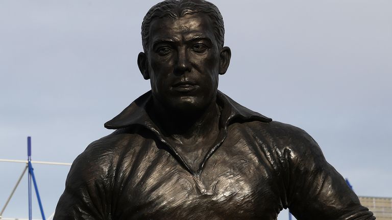 Dixie Dean statue