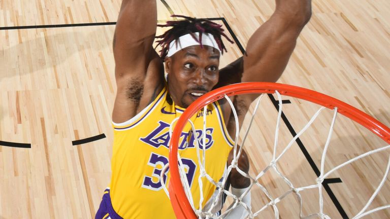 Dwight Howard throws down a resounding dunk during the Lakers&#39; scrimmage win over the Magic.