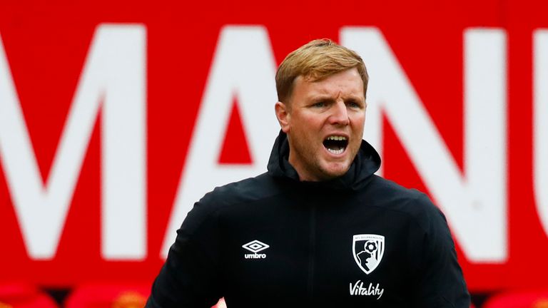 Eddie Howe gives instructions during Bournemouth's defeat to Manchester United