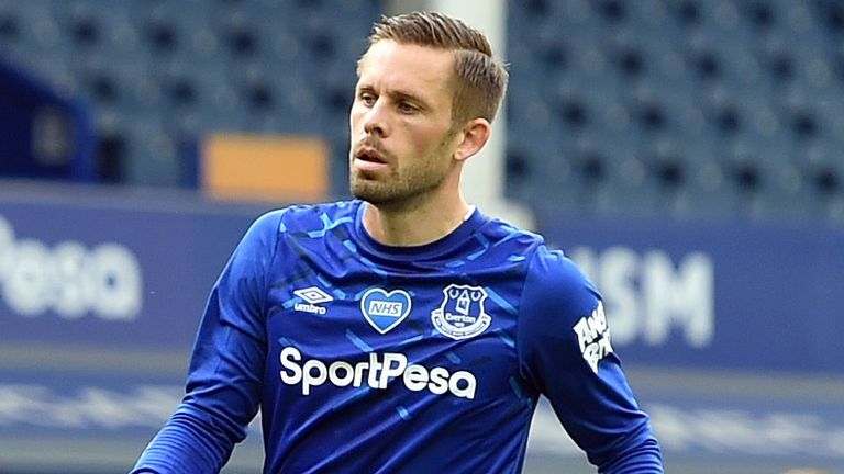 Gylfi Sigurdsson scored from the spot to make it 2-0 to Everton