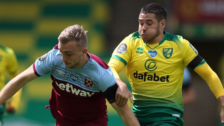 West Ham&#39;s Jarrod Bowen fights for the ball with Norwich&#39;s Emiliano Buendia