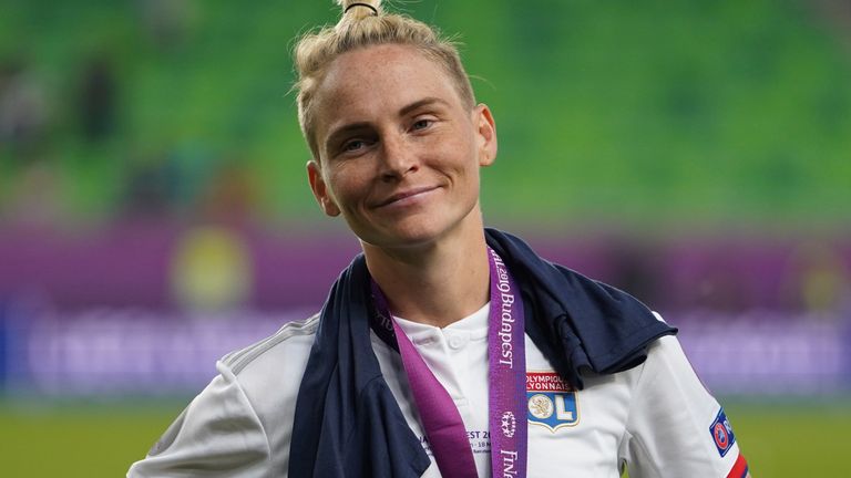                                BUDAPEST, HUNGARY - MAY 18: Jessica Fishlock of Olympique Lyonnais with her medal after their victory during the UEFA Women's Champions League Final between Olympique Lyonnais and FC Barcelona Women at Groupama Arena on May 18, 2019 in Budapest, Hungary. (Photo by Daniela Porcelli/Getty Images)