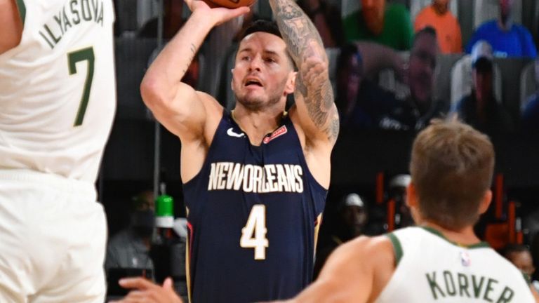 JJ Redick fires from three-point range in the Pelicans&#39; scrimmage win over the Bucks