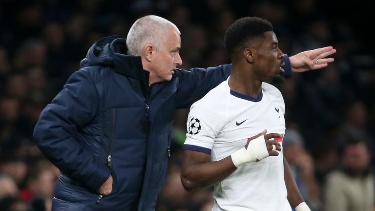 Jose Mourinho gives instructions to Serge Aurier