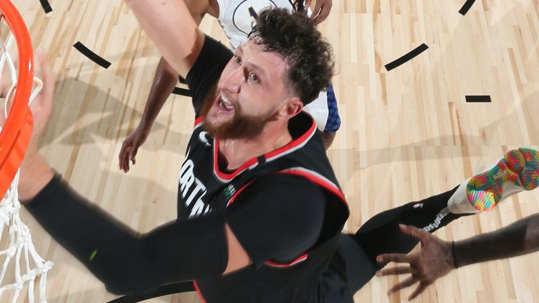 Jusuf Nurkic scores with a lay-up in Portland&#39;s scrimmage against the Indiana Pacers