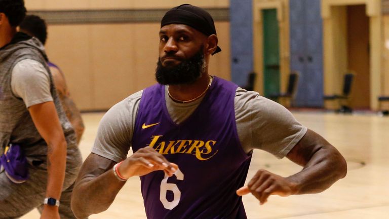 LeBron James performs lunges at a Lakers practice in Orlando