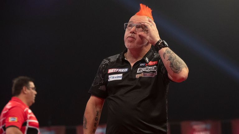 Peter Wright abandoned his glasses to overcome Jose de Sousa in the first round