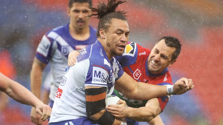 NEWCASTLE, AUSTRALIA - JULY 26: Raymond Faitala-Mariner of the Bulldogs breaks the tackle of Mitchell Pearce of the Knights during the round 11 NRL match between the Newcastle Knights and the Canterbury Bulldogs at McDonald Jones Stadium on July 26, 2020 in Newcastle, Australia. (Photo by Mark Kolbe/Getty Images)