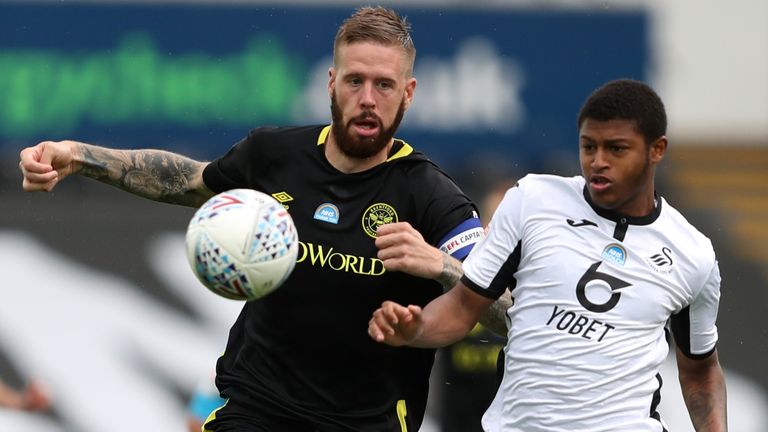 Swansea City's Rhian Brewster and Brentford's Pontus Jansson compete for possession