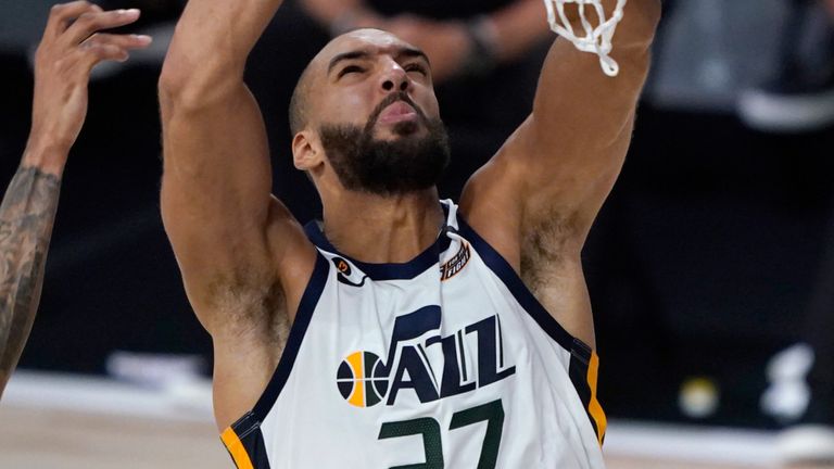 Rudy Gobert attacks the rim against the New Orleans Pelicans