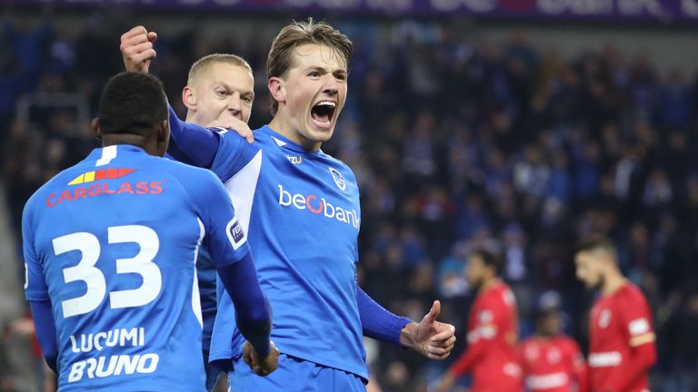 Sander Berge in action for Genk