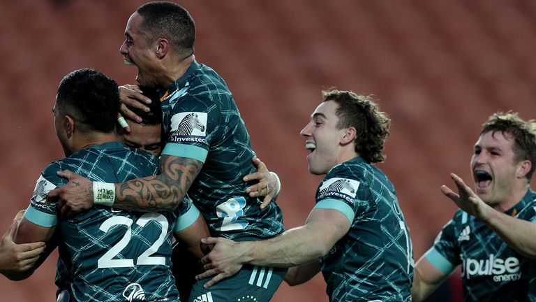 The Highlanders celebrate their last-gasp victory over the Chiefs.