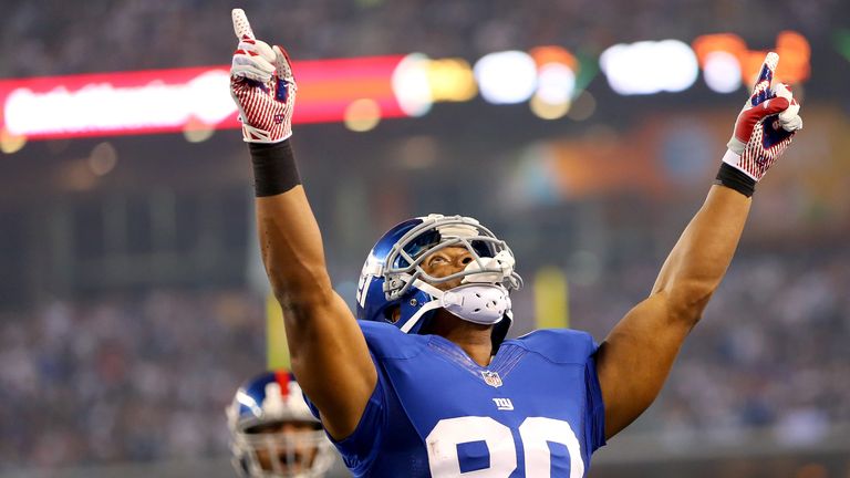 Victor Cruz back at practice, wearing protective red jersey