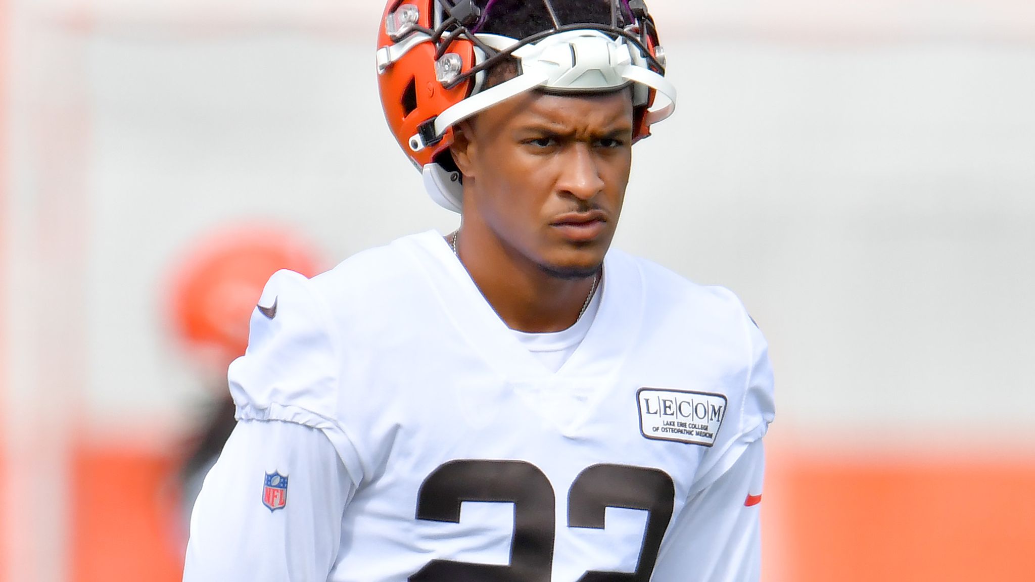 Browns LB Mack doesn't need surgery, expected back in 2020