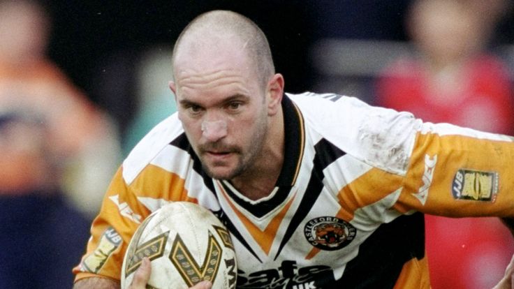 13 Mar 1999: Adrian Vowles of Castleford Tigers in action during the Silk Cut Challenge Cup quarter final match against Salford Reds at Wheldon Road, Castleford, England. Castleford won 30 - 10. \ Mandatory Credit: Mike Hewitt /Allsport