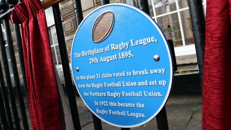 PICTURE BY VAUGHN RIDLEY/SWPIX.COM - Rugby League - World Cup 2013 - RLWC Trophy Tour Launch - The George Hotel, Huddersfield, England - 09/10/12 - Martin Offiah, Kirklees Mayor David Ridgeway, GB 1954 World Cup Winner Dave Rose and RLWC 2013 Tournament Director Nigel Wood unveil a Blue Plaque at The George Hotel.