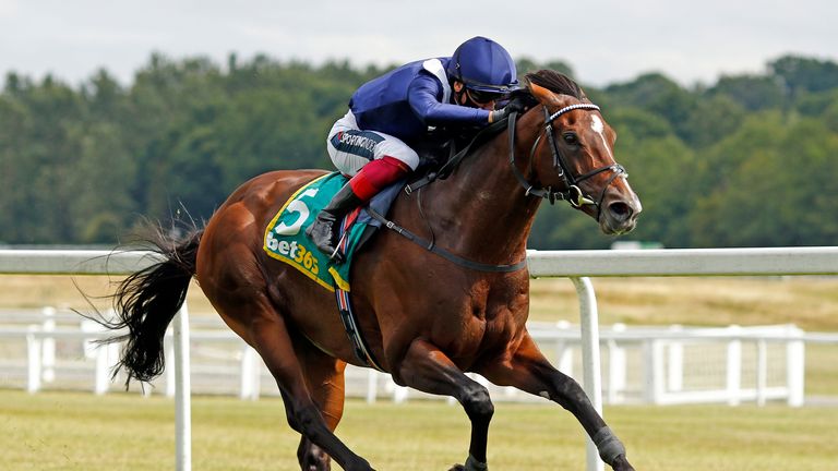 Global Giant ridden by Frankie Dettori wins the bet365 Steventon Stakes at Newbury 