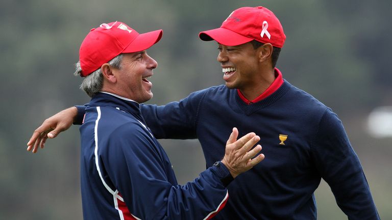 Fred Couples congratulates Woods on his victory in the singles