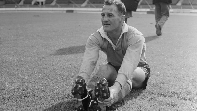 Arthur Summons, captain of the Australian rugby league team, trains with the team at White City in London the day after they arrived in the UK for their British tour, 9th September 1963. (Photo by Keystone/Hulton Archive/Getty Images)