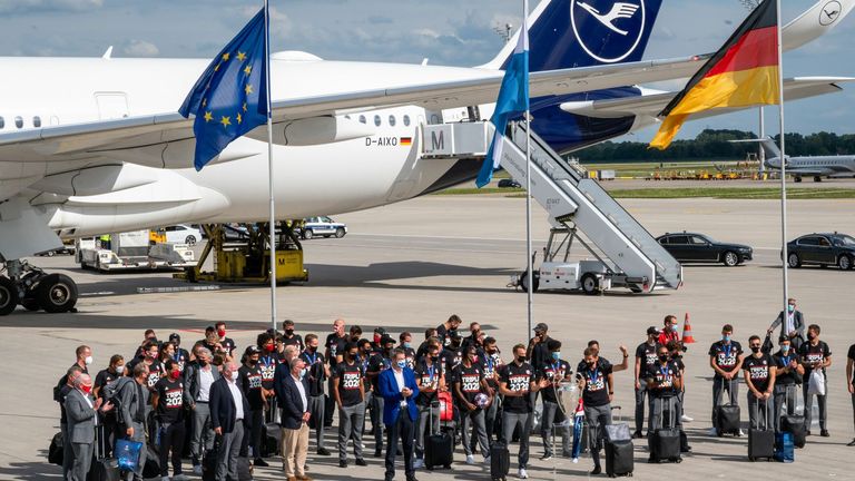 Bavaria's State Premier Markus Soeder (C) welcomes Bayern Munich's players as they arrive at the airport in Munich, southern Germany on August 24, 2020 the day after winning the UEFA Champions League final football match against Paris Saint-Germain in Lisbon. (Photo by Peter Kneffel / POOL / AFP) (Photo by PETER KNEFFEL/POOL/AFP via Getty Images)