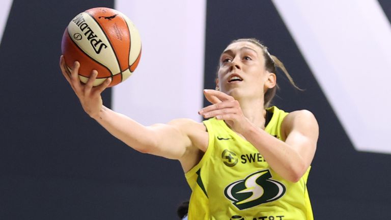 Breanna Stewart shoots the ball against Chicago