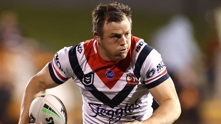 SYDNEY, AUSTRALIA - AUGUST 22: Brett Morris of the Roosters makes a break during the round 15 NRL match between the Wests Tigers and the Sydney Roosters at Leichhardt Oval on August 22, 2020 in Sydney, Australia. (Photo by Cameron Spencer/Getty Images)