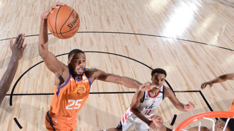 Mikal Bridges of the Phoenix Suns drives to the basket against the Washington Wizards 